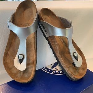 Birkenstock Gizeh Birko-Flor Silver 39 (US 8-8.5)